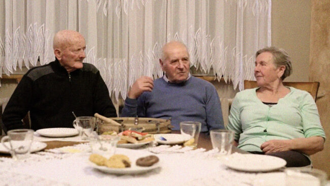 Od lewej: Stefan Gaca, Tadeusz i Marianna Cieślakowie. Kadr z filmu (Robert Czupryn)