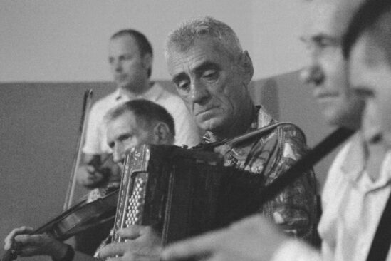 Józef Porczek (1955–2025) — harmonista z Nieznamierowic. Fot. Dorota Murzynowska, zabawa w Nieznamierowicach, sierpień 2012