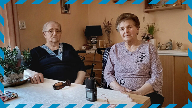Krystyna Nawrat (ur. 1936) i Łucja Wocław (ur. 1937) – śpiewaczki z Luboszyc w powiecie opolskim na Górnym Śląsku. Fot. Iwona Wylęgała 2025