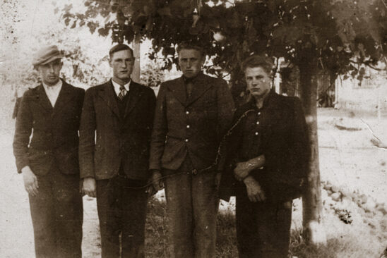 Młodzieńcy z Hajnówki, lata 40. XX w. Fot. udostępniona przez L. Łabowicz