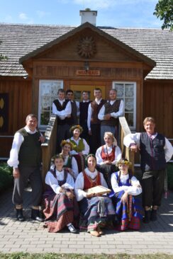 Zespół folklorystyczny Alna z Puńska. Fot. z archiwum zespołu